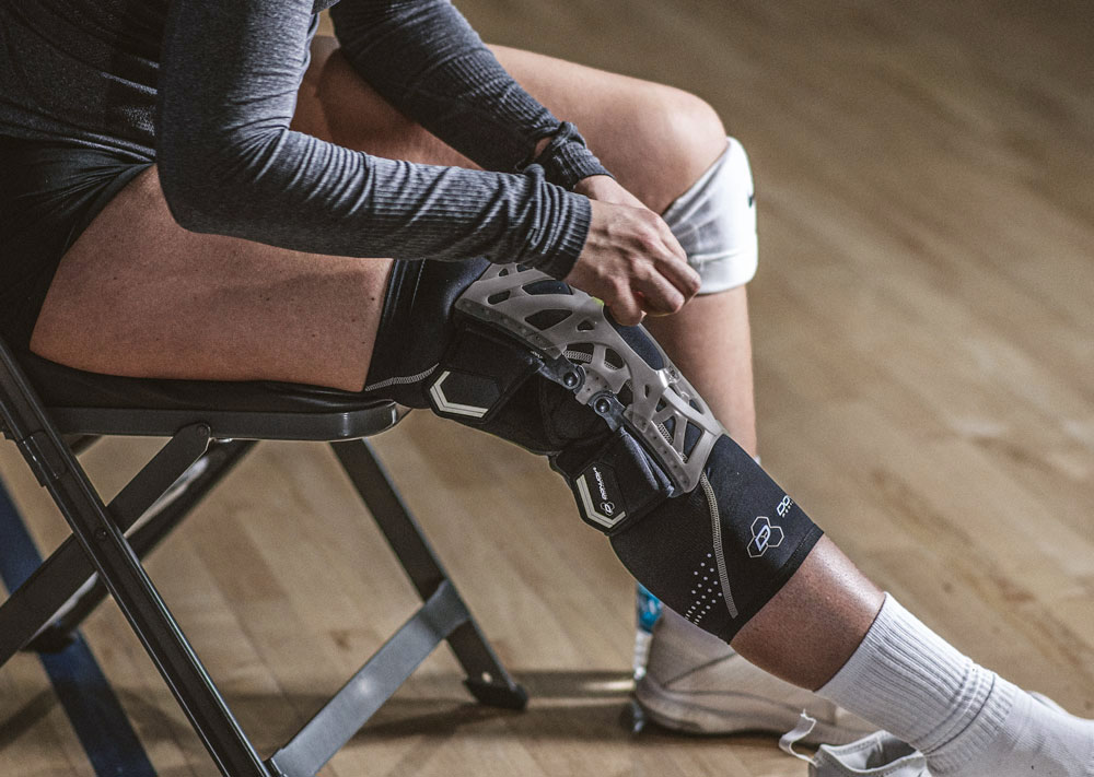 Applying the DonJoy Performance Webtech Knee Brace