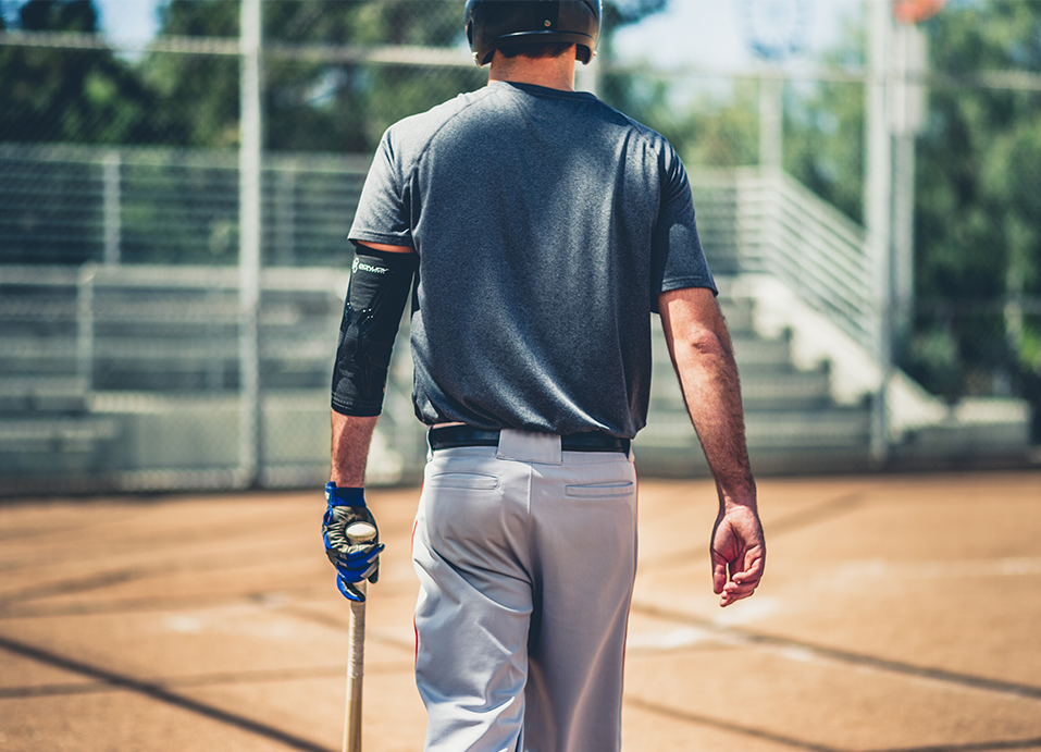 baseball-donjoy-performance-trizone-elbow-sleeve