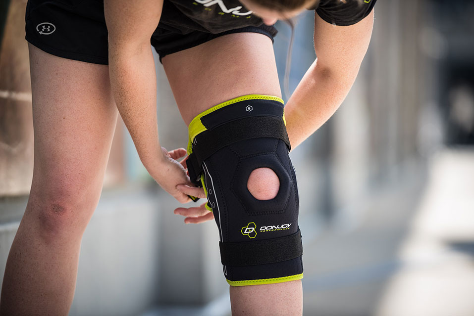 donjoy-performance-bionic-knee-brace-womens